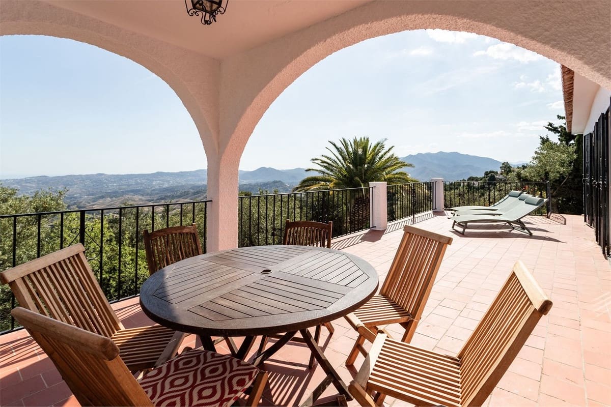 Chalet de 4 habitaciones en Valtocado en venta con piscina garaje - 860.000 € (Ref: 10183530)