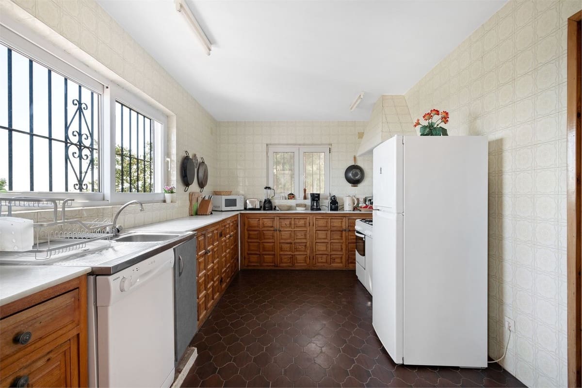 Chalet de 4 habitaciones en Valtocado en venta con piscina garaje - 860.000 € (Ref: 10183530)