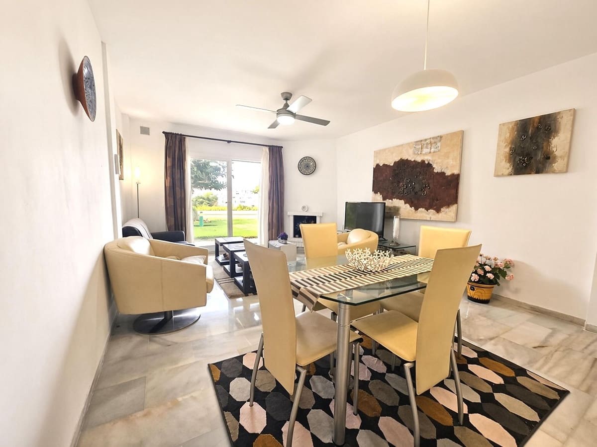 1 bedroom Apartment for sale in Calahonda with pool - € 249,000 (Ref: 10184917)