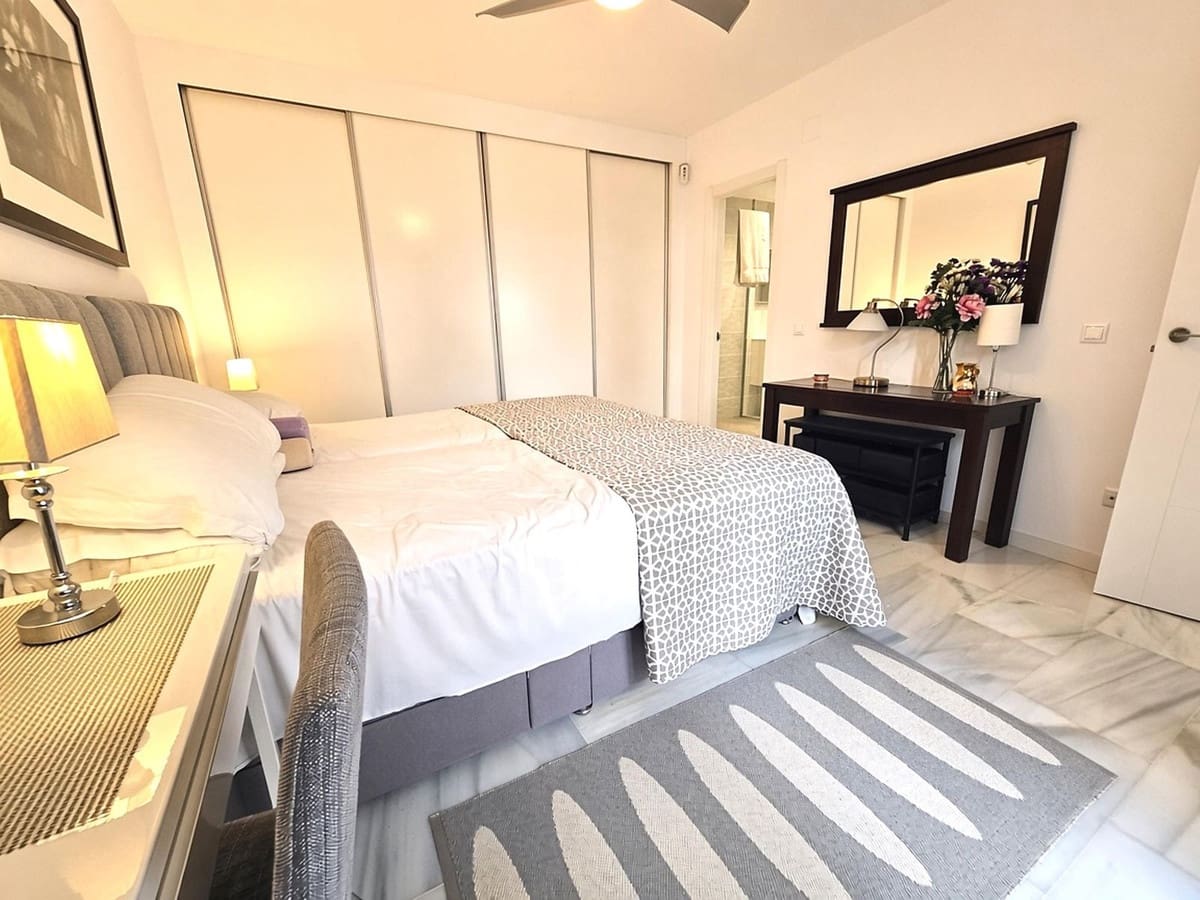 1 bedroom Apartment for sale in Calahonda with pool - € 249,000 (Ref: 10184917)