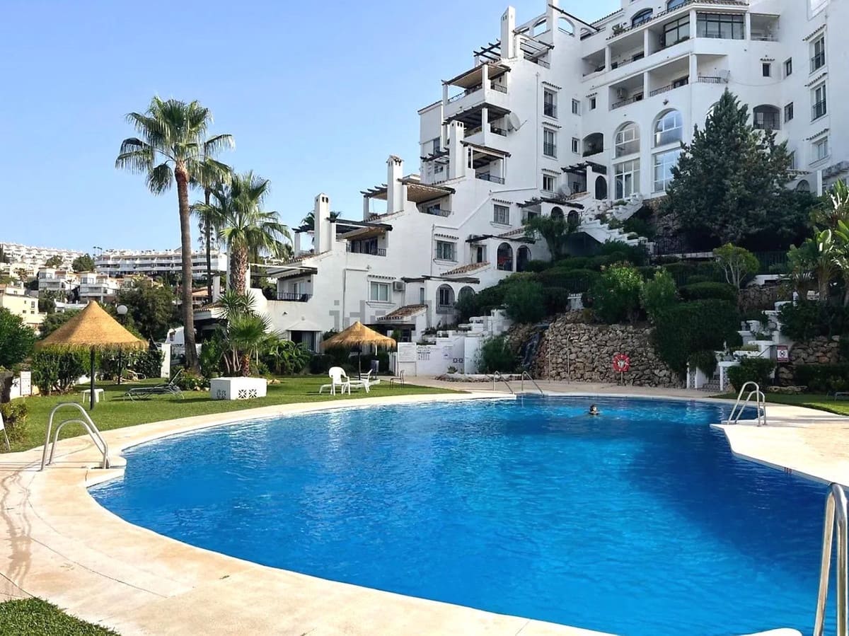 1 bedroom Apartment for sale in Calahonda with pool - € 249,000 (Ref: 10184917)