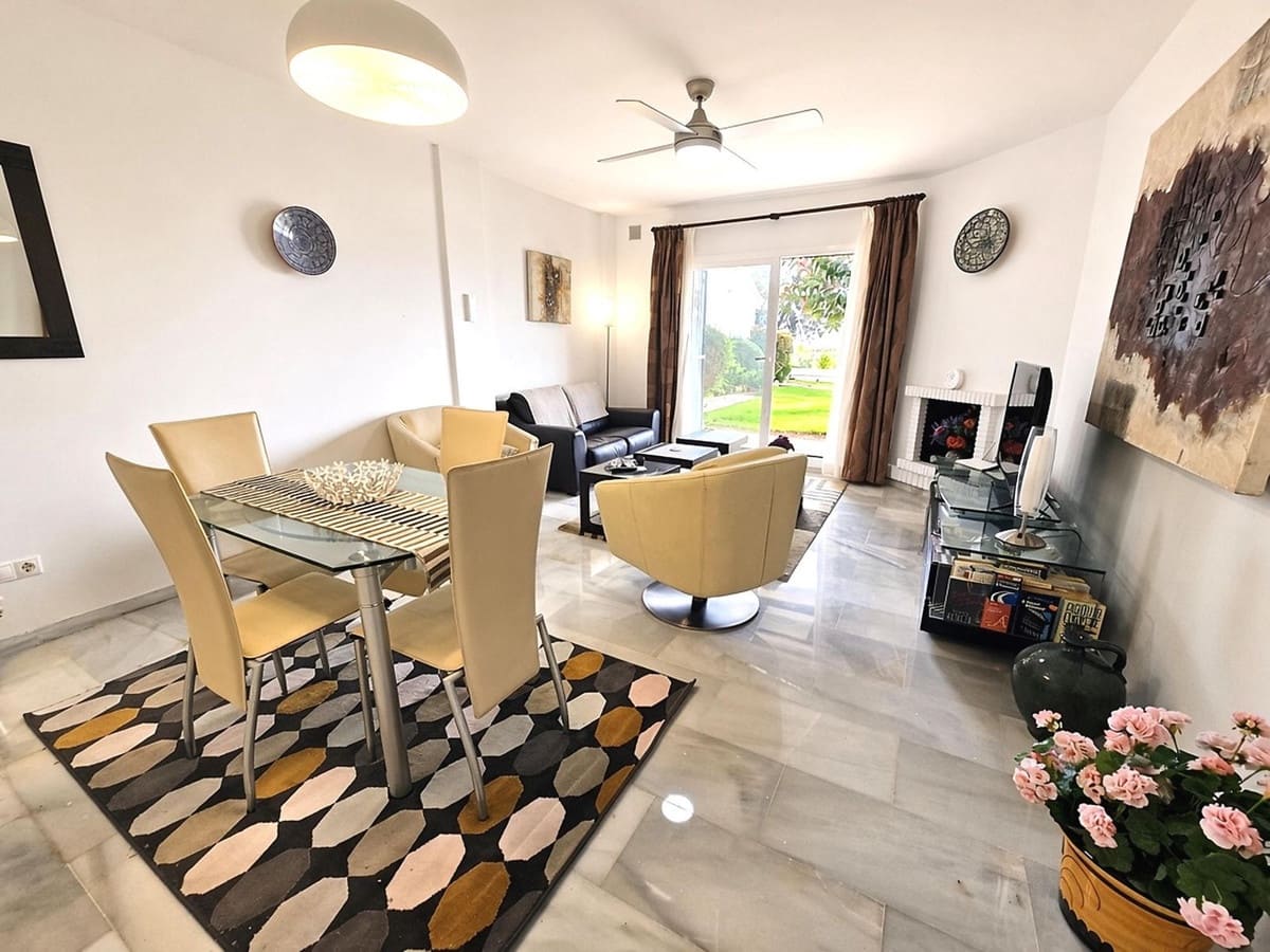 1 bedroom Apartment for sale in Calahonda with pool - € 249,000 (Ref: 10184917)