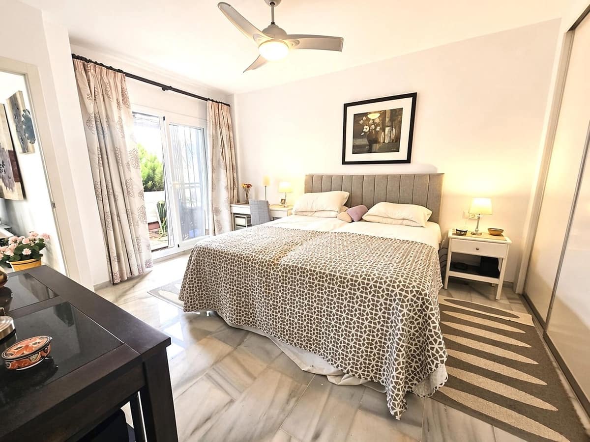 1 bedroom Apartment for sale in Calahonda with pool - € 249,000 (Ref: 10184917)