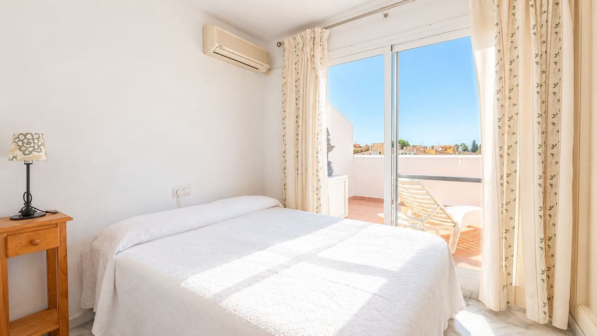 2 soveværelse Penthouse til salg i Calahonda med swimmingpool garage - € 445.000 (Ref: 10185994)