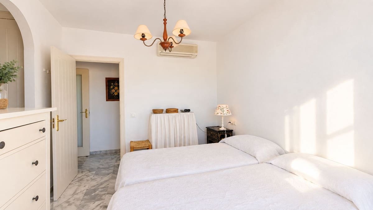 2 soveværelse Penthouse til salg i Calahonda med swimmingpool garage - € 445.000 (Ref: 10185994)