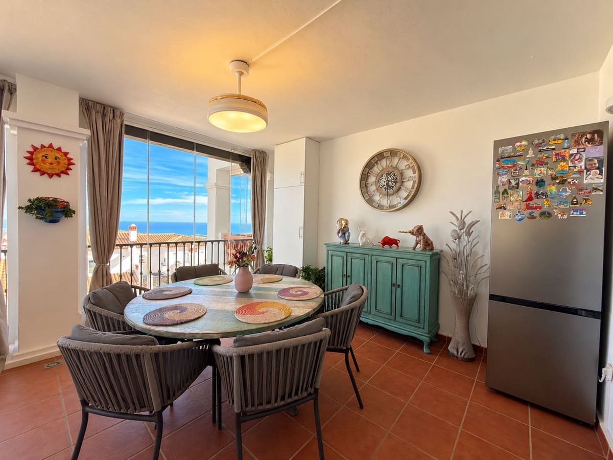 2 slaapkamer Appartement te koop in Calahonda met zwembad garage - € 450.000 (Ref: 10185998)