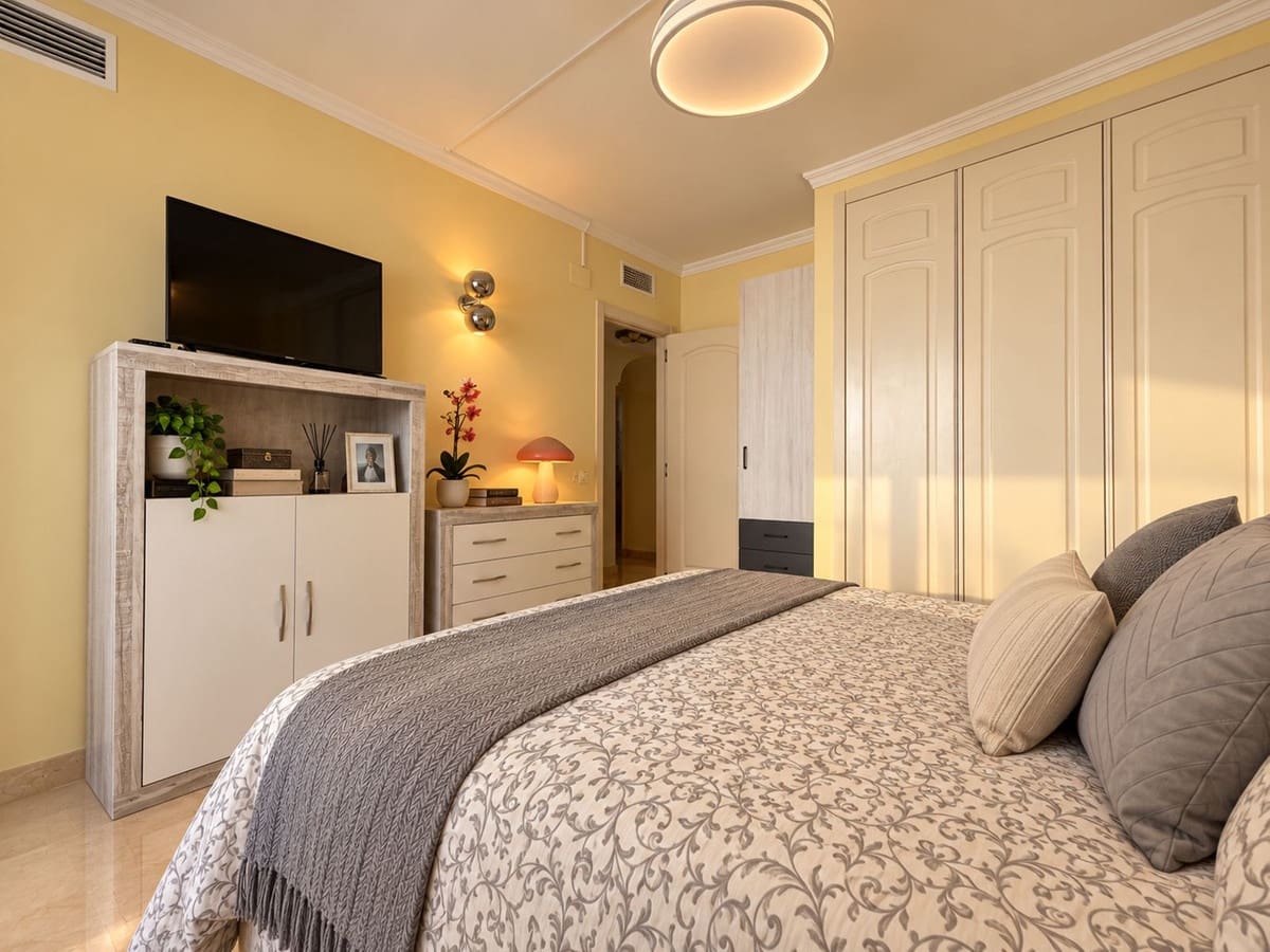 2 slaapkamer Appartement te koop in Calahonda met zwembad garage - € 450.000 (Ref: 10185998)