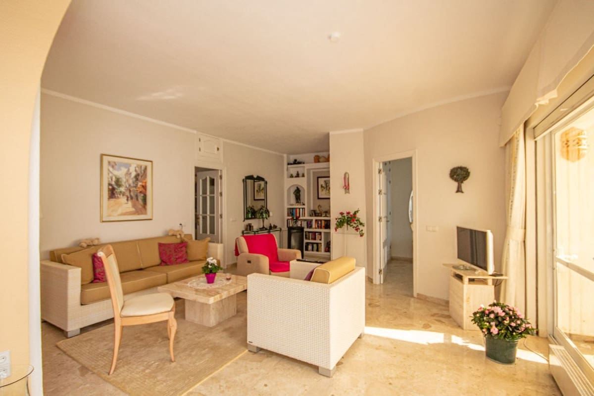 2 slaapkamer Appartement te koop in Calahonda met zwembad garage - € 669.000 (Ref: 10186046)