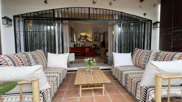 3 soveværelse Villa til salg i Calahonda, Mijas med swimmingpool garage - € 685.000 (Ref: 10186063)
