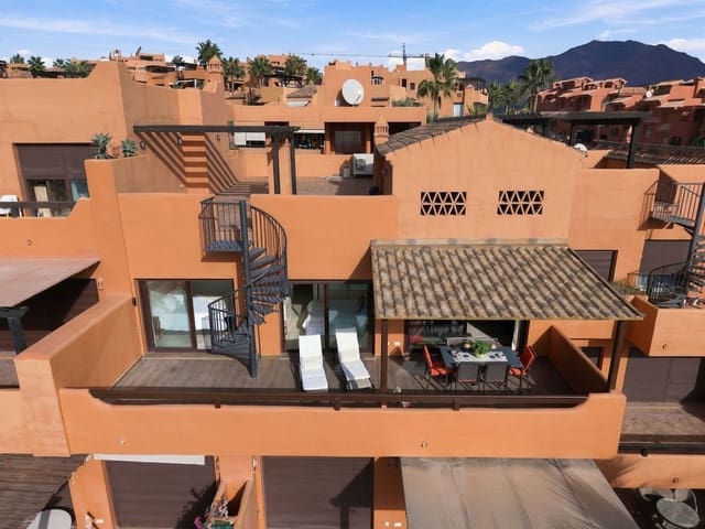 Ático de 3 habitaciones en Estepona en venta con piscina garaje - 550.000 € (Ref: 10187615)