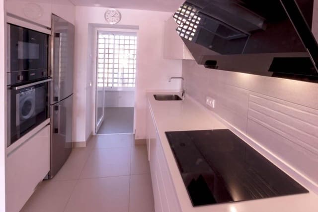 Casa de 4 habitaciones en El Paraiso, Estepona en venta con piscina garaje - 1.050.000 € (Ref: 10187623)