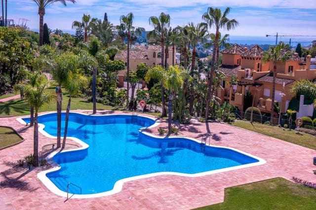 Casa de 4 habitaciones en El Paraiso, Estepona en venta con piscina garaje - 1.050.000 € (Ref: 10187623)