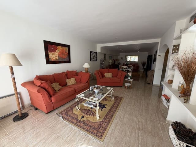 Casa de 2 habitaciones en El Paraiso, Estepona en venta con piscina garaje - 425.000 € (Ref: 10187632)