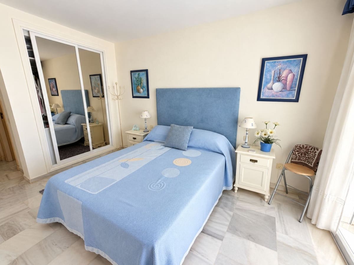 2 soveværelse Byhus til salg i El Paraiso med swimmingpool garage - € 425.000 (Ref: 10187632)