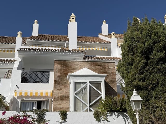 Casa de 2 habitaciones en El Paraiso, Estepona en venta con piscina garaje - 425.000 € (Ref: 10187632)