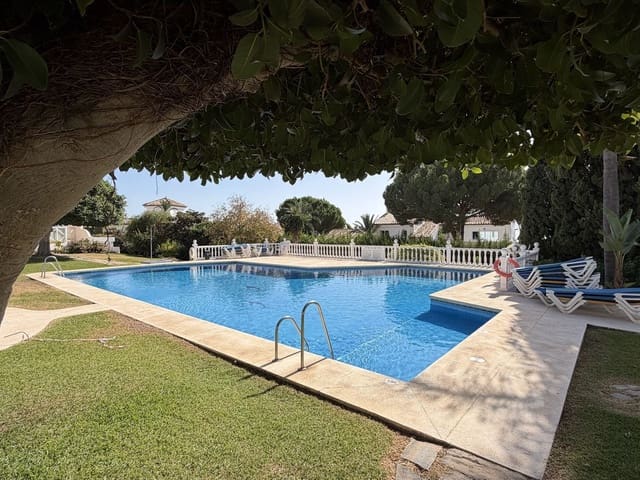 Casa de 2 habitaciones en El Paraiso, Estepona en venta con piscina garaje - 425.000 € (Ref: 10187632)