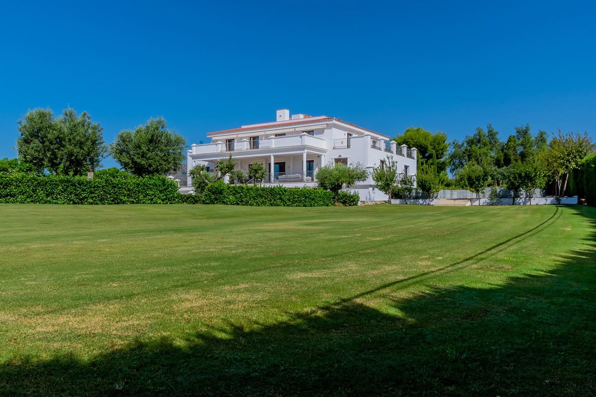 6 soveværelse Villa til salg i Guadalmina med swimmingpool garage - € 8.450.000 (Ref: 6259210)