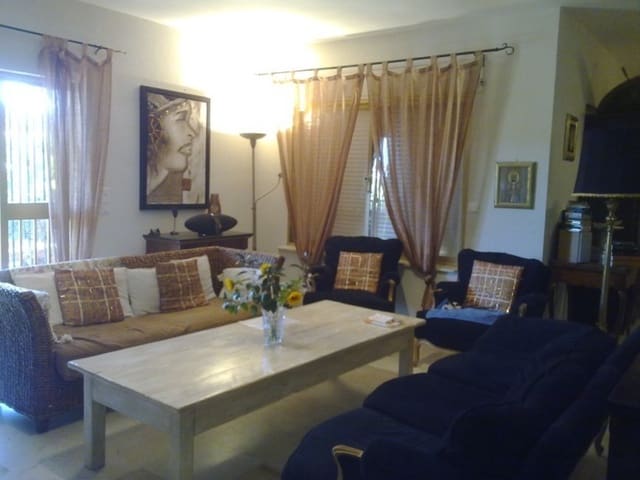 Chalet de 7 habitaciones en Nueva Andalucia, Marbella en venta con piscina garaje - 1.900.000 € (Ref: 6333072)