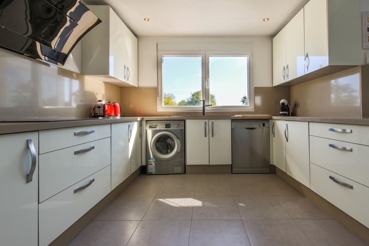 3 soverom Villa til salgs i Estepona med svømmebasseng garasje - € 1 600 000 (Ref: 6352884)