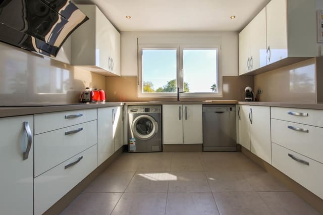 3 soverom Villa til salgs i Estepona med svømmebasseng garasje - € 1 600 000 (Ref: 6352884)