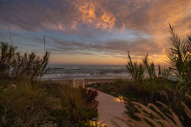 6 slaapkamer Villa te koop in Costabella, Marbella met zwembad garage - € 6.500.000 (Ref: 7352188)