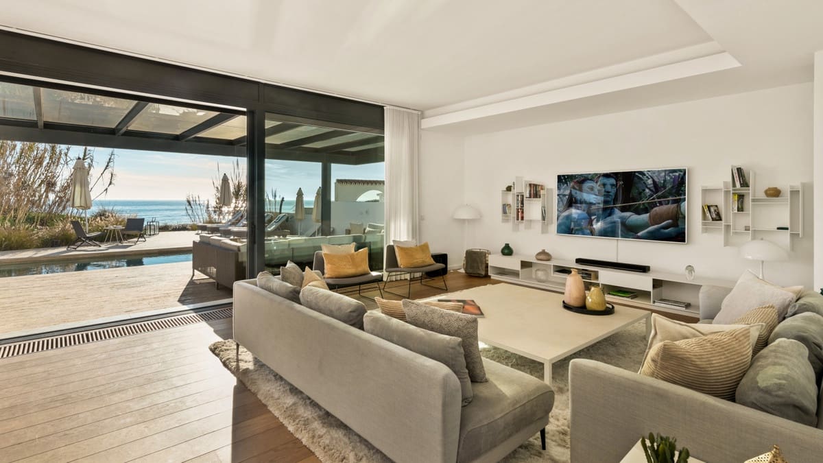 6 soverom Villa til salgs i Costabella med svømmebasseng garasje - € 6 500 000 (Ref: 7352188)