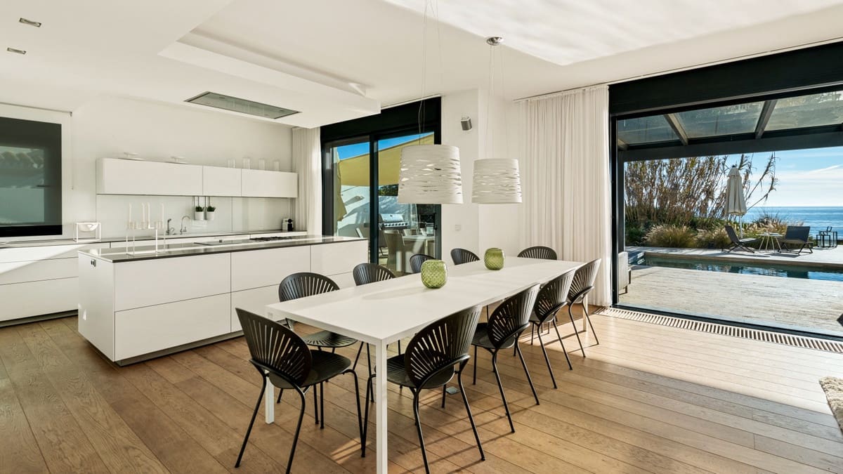 6 soverom Villa til salgs i Costabella med svømmebasseng garasje - € 6 500 000 (Ref: 7352188)