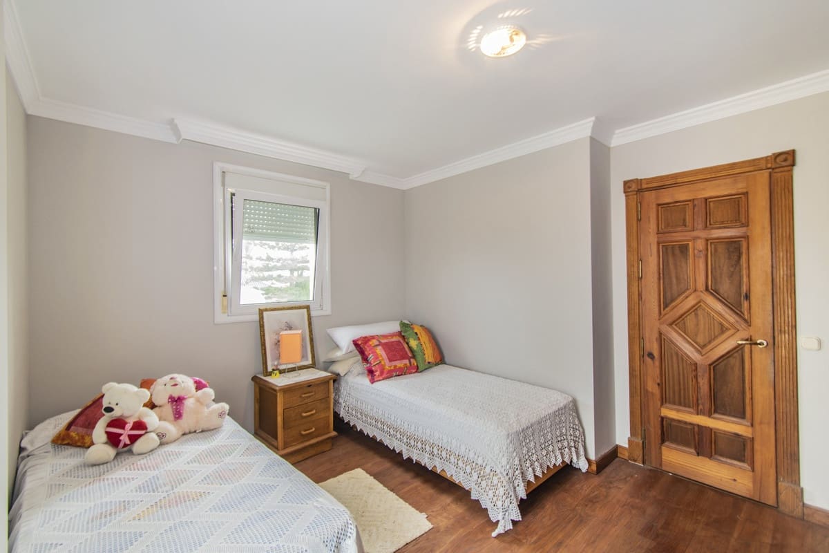 4 makuuhuone Huvila myytävänä paikassa San Pedro de Alcantara mukana uima-altaan 
autotalli - 1 595 000 € (Ref: 7409219)