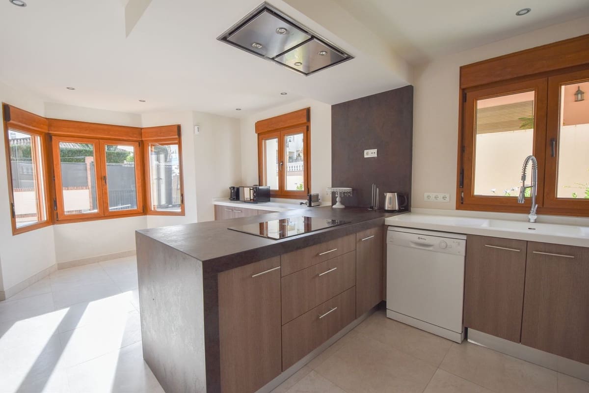 5 soveværelse Byhus til salg i Marbella med swimmingpool garage - € 1.700.000 (Ref: 7461438)