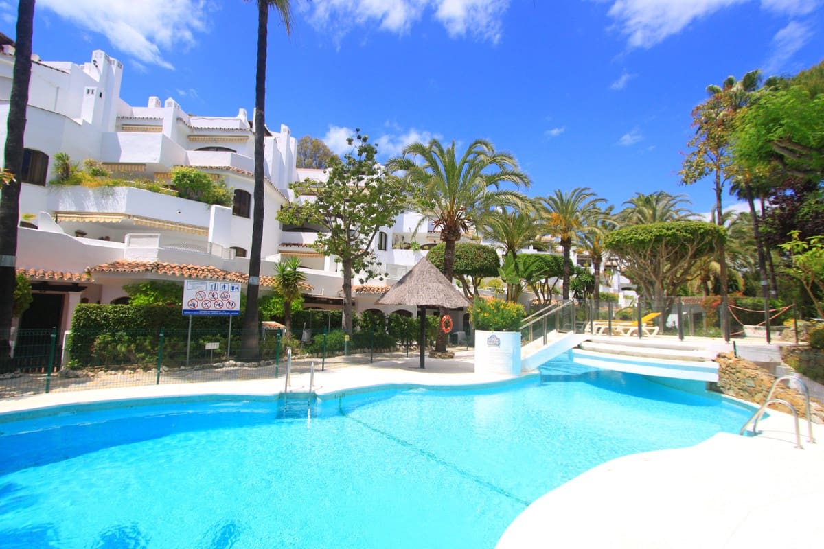 5 soverom Penthouse til salgs i Elviria med svømmebasseng garasje - € 1 150 000 (Ref: 7560582)