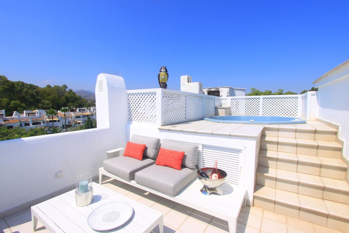 5 soverom Penthouse til salgs i Elviria med svømmebasseng garasje - € 1 150 000 (Ref: 7560582)