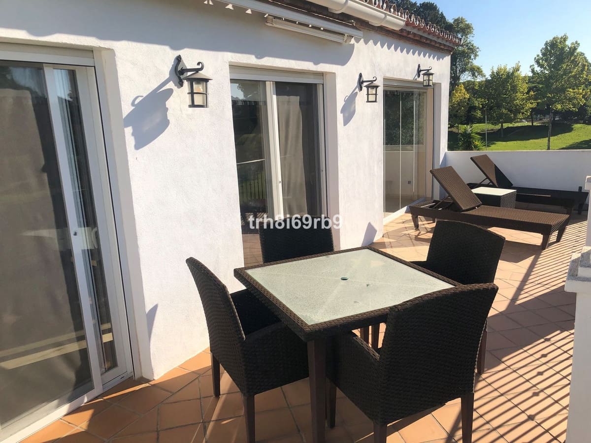 3 soverom Leilighet til salgs i El Paraiso med svømmebasseng - € 895 000 (Ref: 7724249)