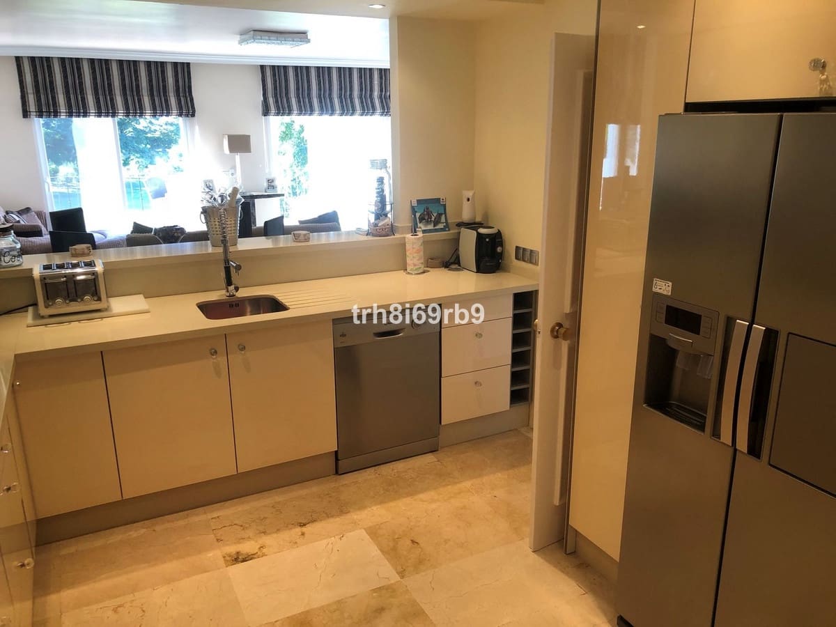 3 soverom Leilighet til salgs i El Paraiso med svømmebasseng - € 895 000 (Ref: 7724249)