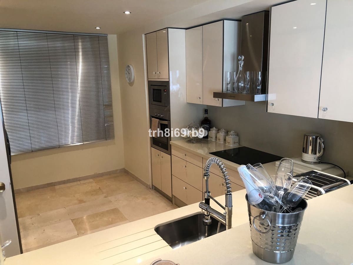 3 soverom Leilighet til salgs i El Paraiso med svømmebasseng - € 895 000 (Ref: 7724249)