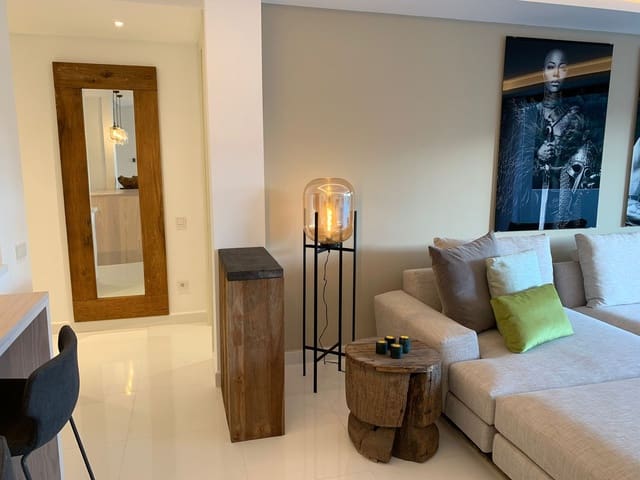 Apartamento de 2 habitaciones en Benahavís en venta con piscina garaje - 575.000 € (Ref: 7816194)