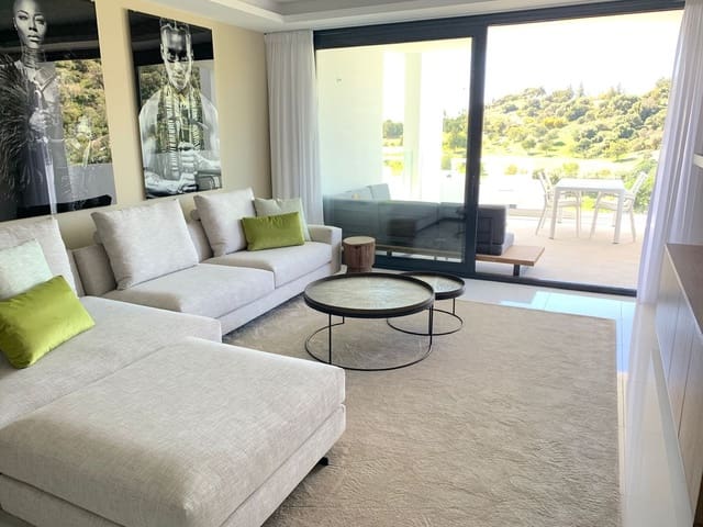 Apartamento de 2 habitaciones en Benahavís en venta con piscina garaje - 575.000 € (Ref: 7816194)