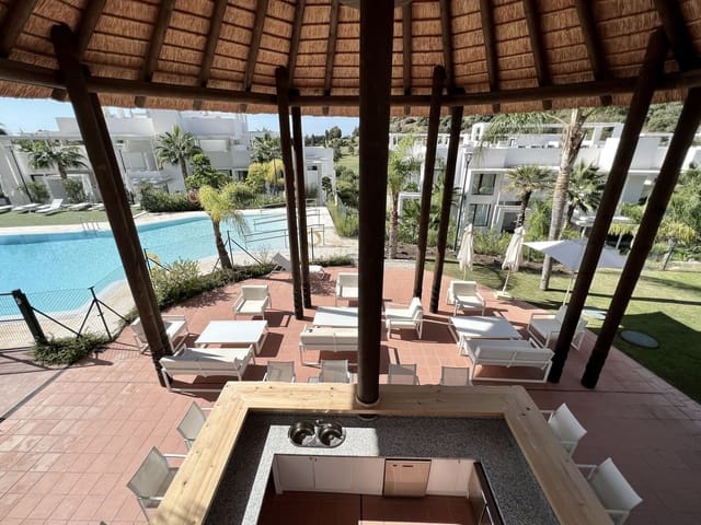 Apartamento de 2 habitaciones en Benahavís en venta con piscina garaje - 575.000 € (Ref: 7816194)