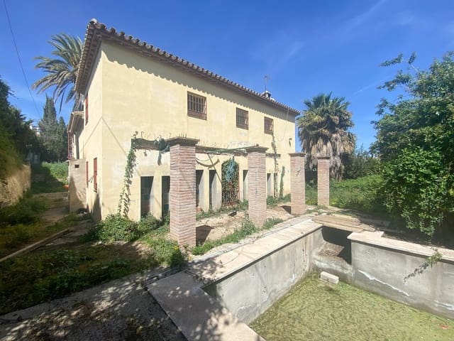 6 makuuhuone Huvila myytävänä paikassa Nueva Andalucia, Marbella mukana uima-altaan 
autotalli - 1 100 000 € (Ref: 7847771)