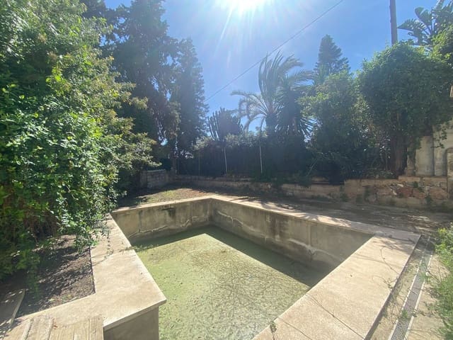 6 makuuhuone Huvila myytävänä paikassa Nueva Andalucia, Marbella mukana uima-altaan 
autotalli - 1 100 000 € (Ref: 7847771)