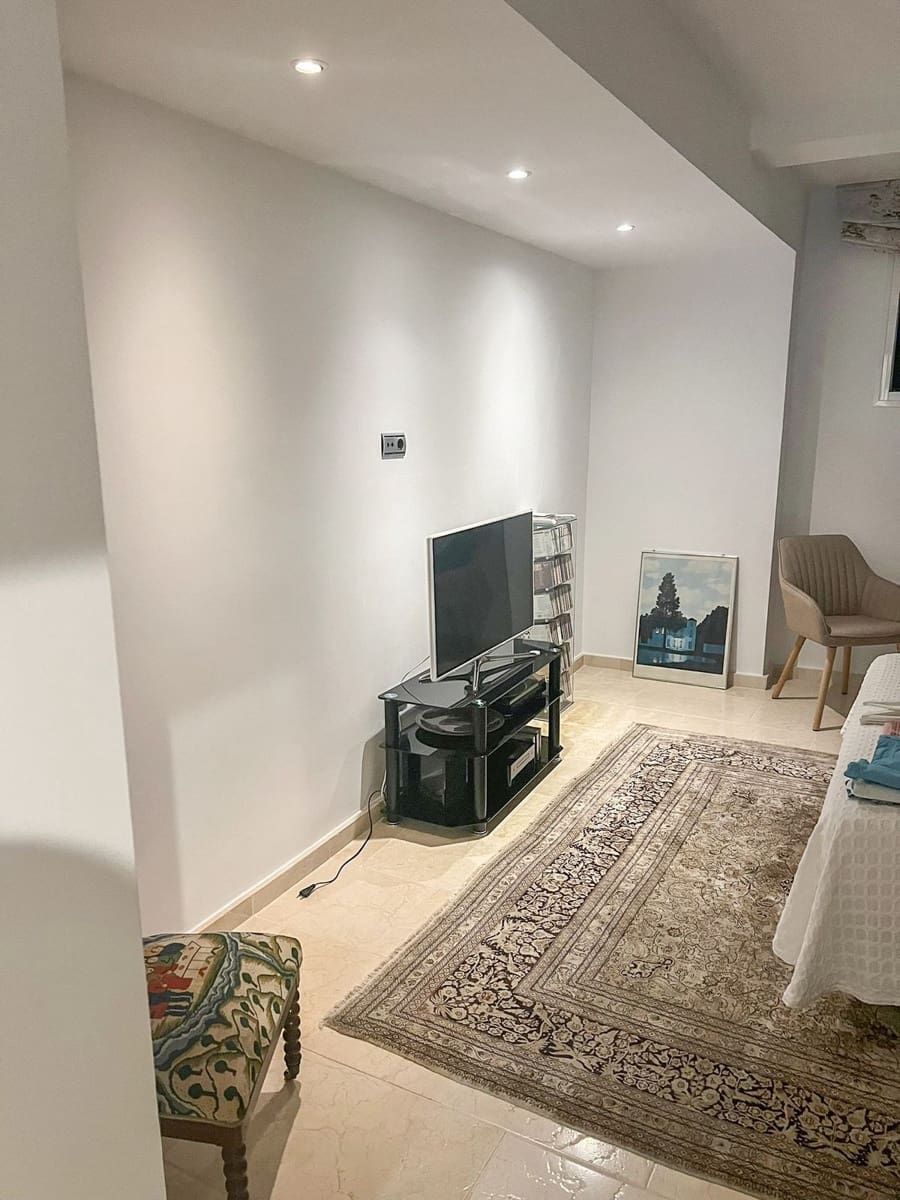 4 soveværelse Byhus til salg i Nueva Andalucia med swimmingpool garage - € 950.000 (Ref: 7989343)