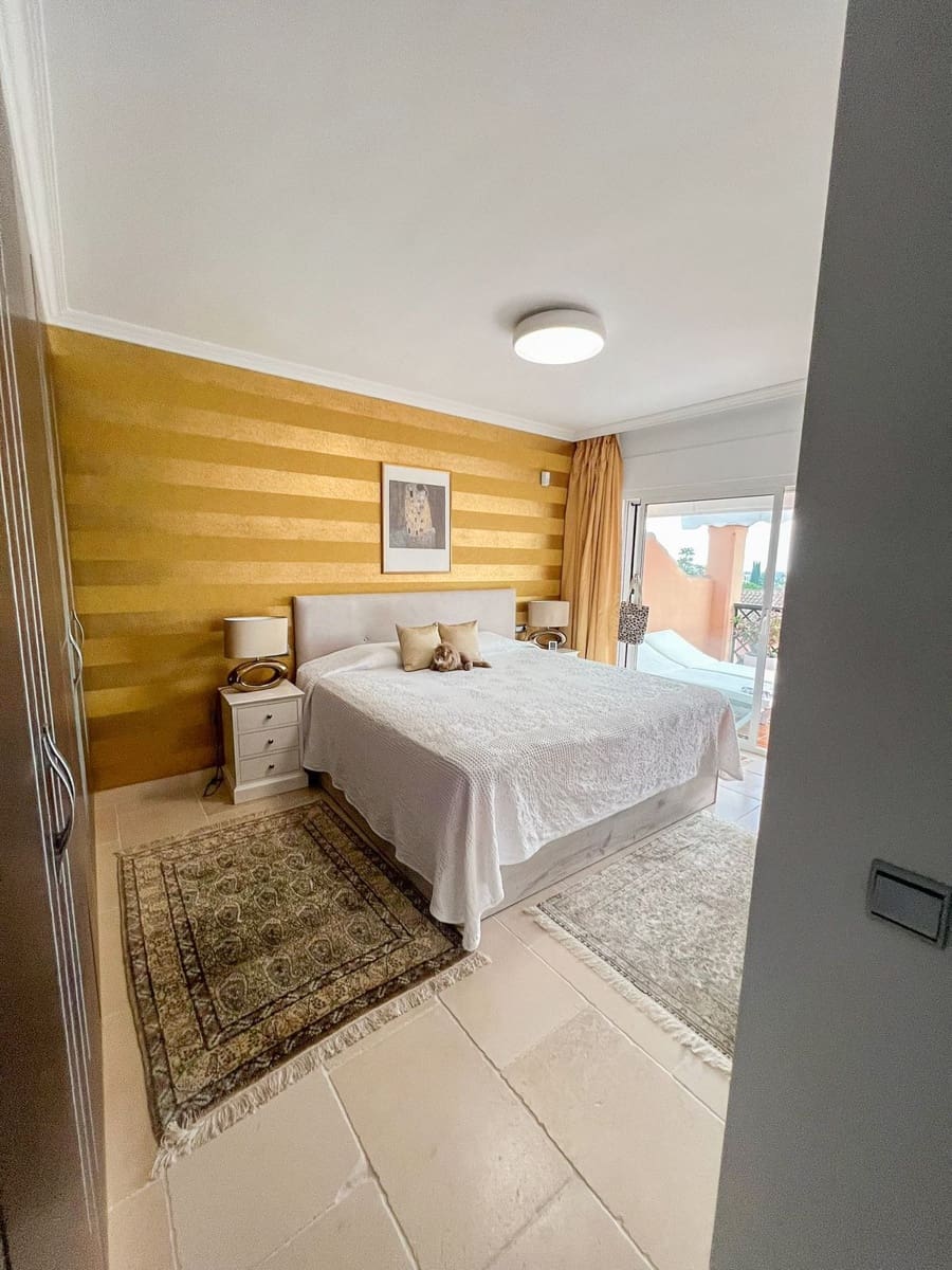 4 soveværelse Byhus til salg i Nueva Andalucia med swimmingpool garage - € 950.000 (Ref: 7989343)