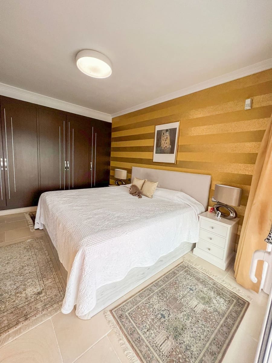 4 soveværelse Byhus til salg i Nueva Andalucia med swimmingpool garage - € 950.000 (Ref: 7989343)