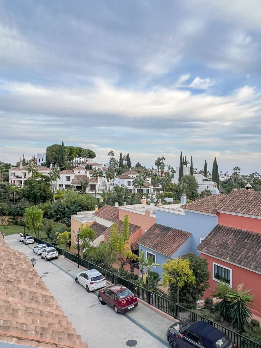 4 soveværelse Byhus til salg i Nueva Andalucia med swimmingpool garage - € 950.000 (Ref: 7989343)