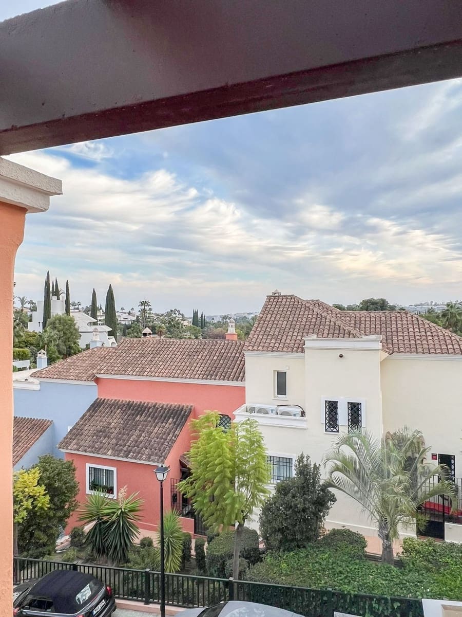 4 soveværelse Byhus til salg i Nueva Andalucia med swimmingpool garage - € 950.000 (Ref: 7989343)