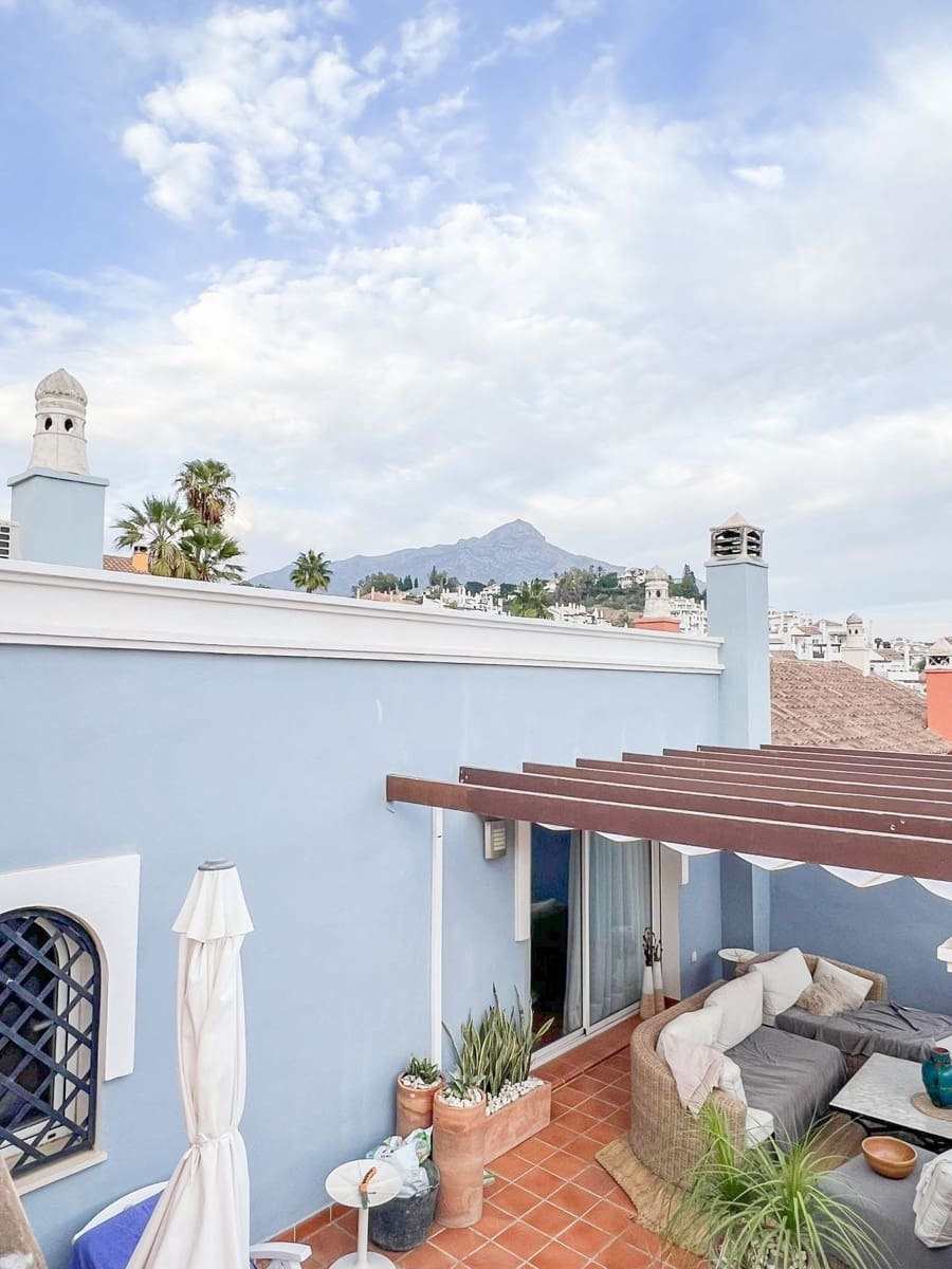 4 soveværelse Byhus til salg i Nueva Andalucia med swimmingpool garage - € 950.000 (Ref: 7989343)