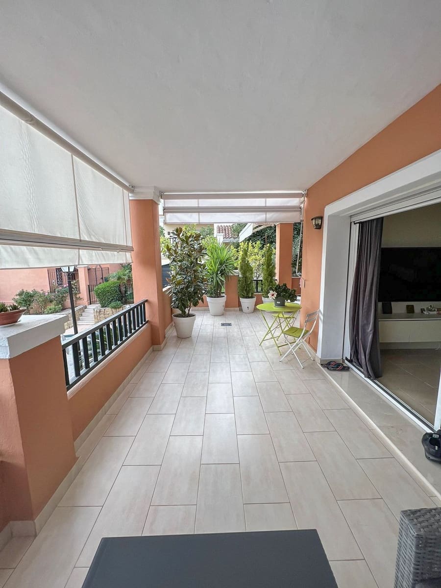 4 soveværelse Byhus til salg i Nueva Andalucia med swimmingpool garage - € 950.000 (Ref: 7989343)