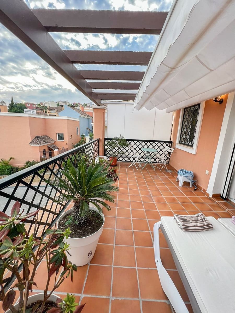 4 soveværelse Byhus til salg i Nueva Andalucia med swimmingpool garage - € 950.000 (Ref: 7989343)