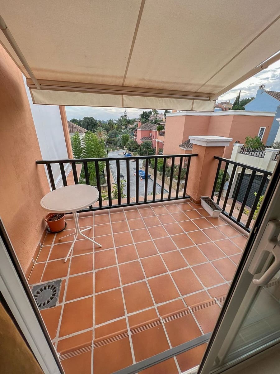 4 soveværelse Byhus til salg i Nueva Andalucia med swimmingpool garage - € 950.000 (Ref: 7989343)