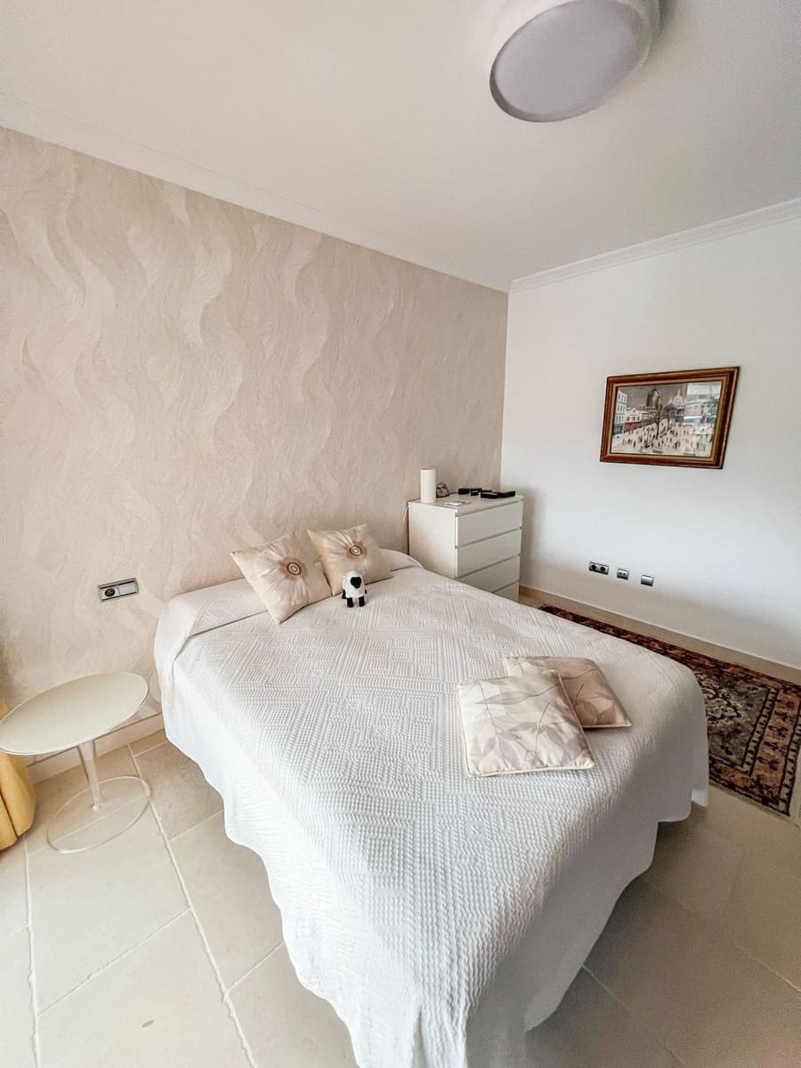 4 soveværelse Byhus til salg i Nueva Andalucia med swimmingpool garage - € 950.000 (Ref: 7989343)