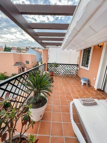 4 makuuhuone Omakotitalo myytävänä paikassa Nueva Andalucia, Marbella mukana uima-altaan 
autotalli - 950 000 € (Ref: 7989343)